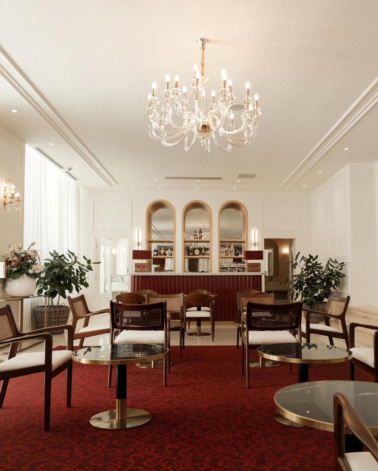 Palace & Hotel 5*